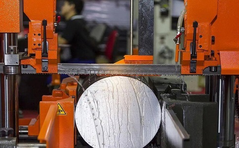 东兰立式金属带锯床切削出现跑带故障解决方法！